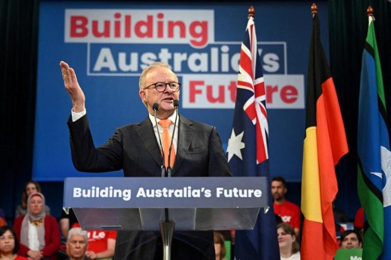 澳洲即将举行大选，图为澳洲总理艾班尼斯（Anthony Albanese）在雪梨一场造势大会上演说。（路透）