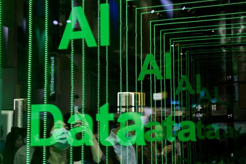最新调查显示,新兴经济体民众对人工智能(AI)的信任度高于先进经济体。(路透)