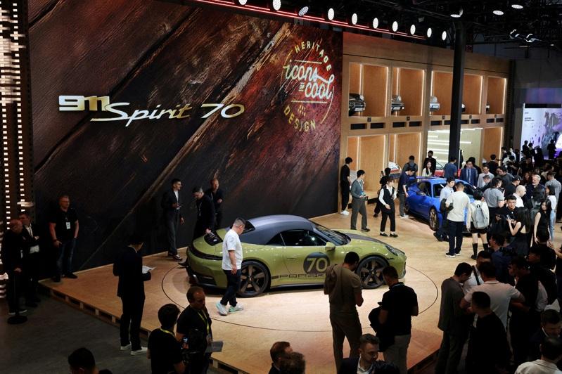 保时捷(Porsche)新车911 Spirit 70敞篷车上周在上海车展展示。 (路透)