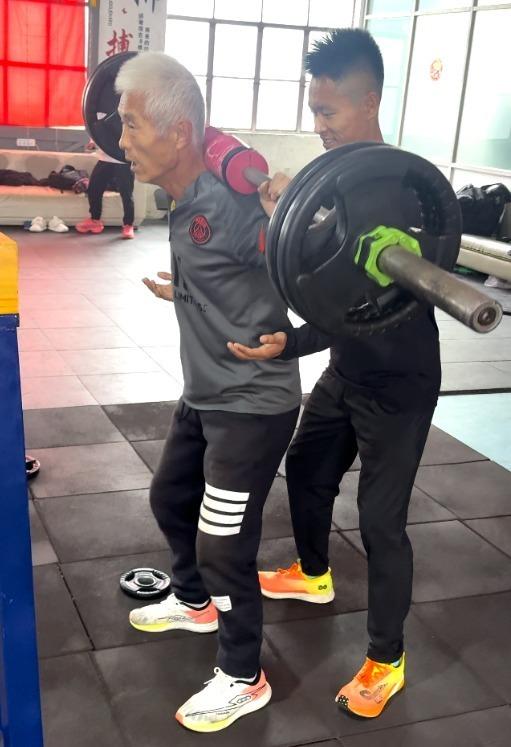 老金每天持续练习，希望跑出更好的成绩。（取材自新华网）