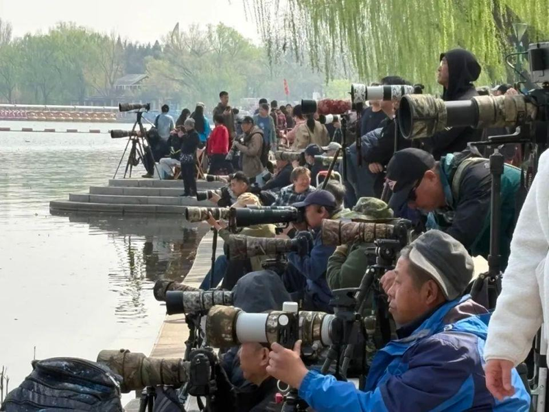 李现喜爱户外活动和摄影。(取材自微博)