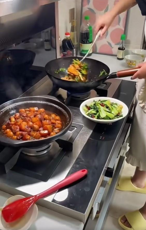 想找到和自己适合的做饭阿姨，除了需要留意细节，有时候还需要运气。示意图。（取材自北京青年报）