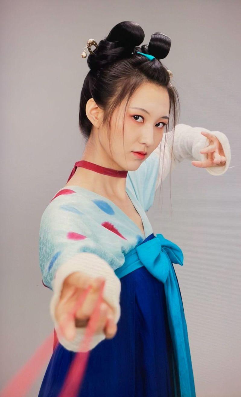 張子鑫飾演的「鳳伍娘」讓觀眾愈看愈怕。(取材自微博)