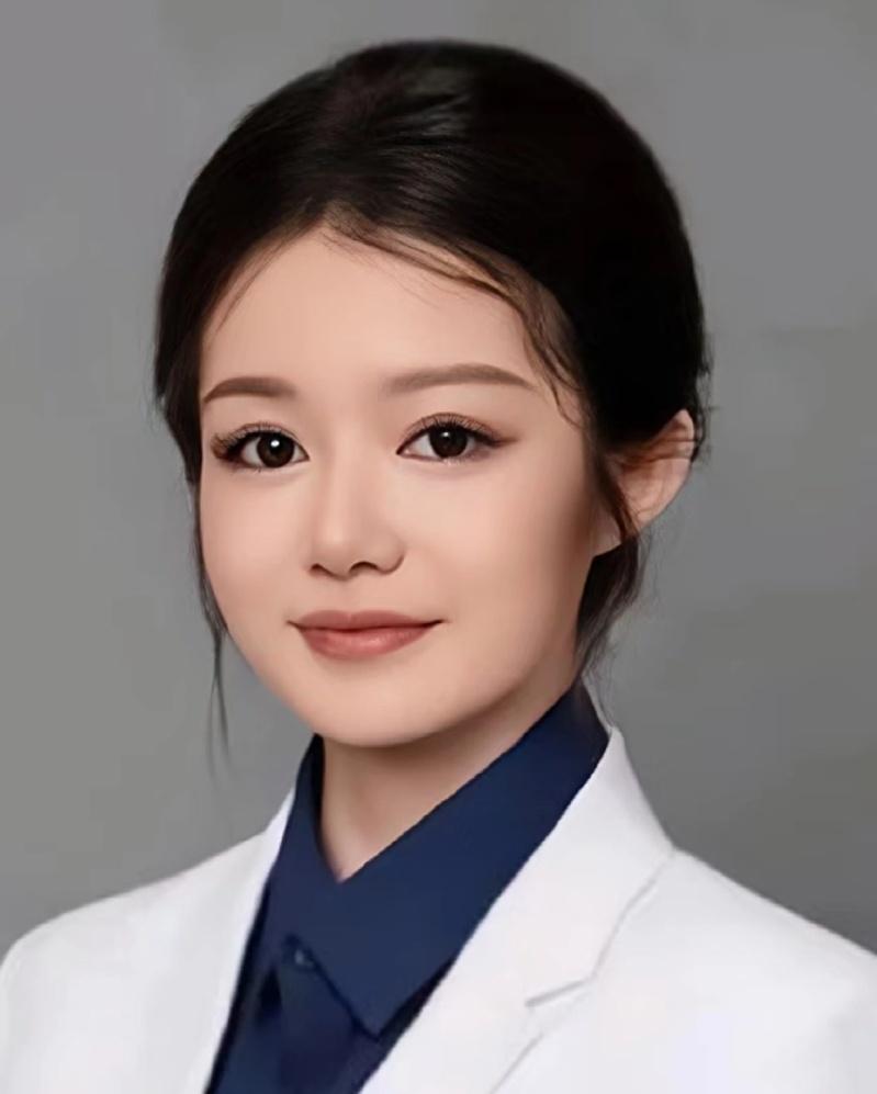 北京中日友好医院胸腔外科医师肖飞(图)出轨对象之一为实习医师董袭莹。（取材自微博）