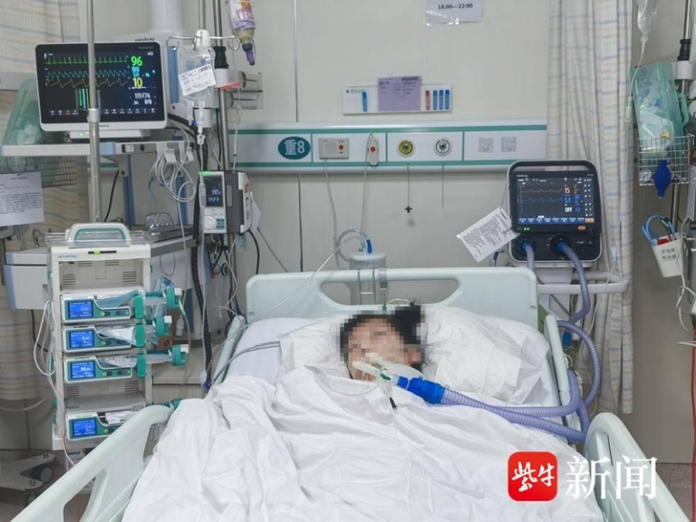 肉毒素重度中毒患者在ICU正接受插管治疗。（取材自紫牛新闻）