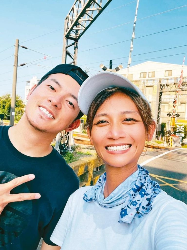 宥胜（左）与老婆慈惠爆出离婚。（取材自脸书）