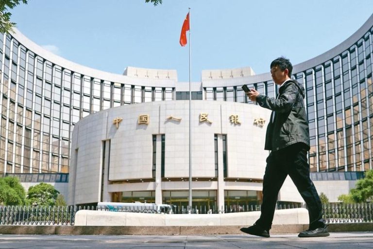 中国人民银行9日发布2025年第一季中国货币政策运行报告，表示人行实施「适度宽松」的货币政策，强化逆周期调节，为经济持续回升好转创造了适宜的货币金融环境。（中新社）