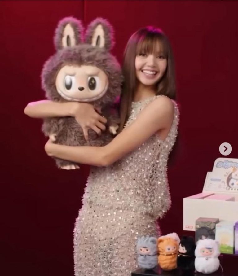 BlackPink成员Lisa与拉布布。（取材自Instagram）