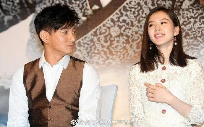 吴奇隆（左）和刘诗诗结婚10年频被唱衰。（取材自微博）