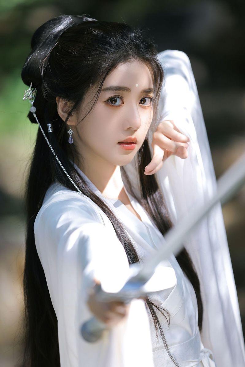 李凯馨被指涉辱骂中国人一事,似大翻转。(取材自微博)