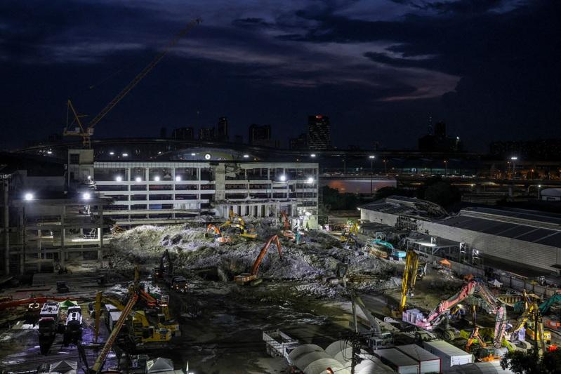 泰国曼谷因地震塌楼案发生近2个月后,至今寻获89具遗体,仍有7人下落不明。(路透数据照)
