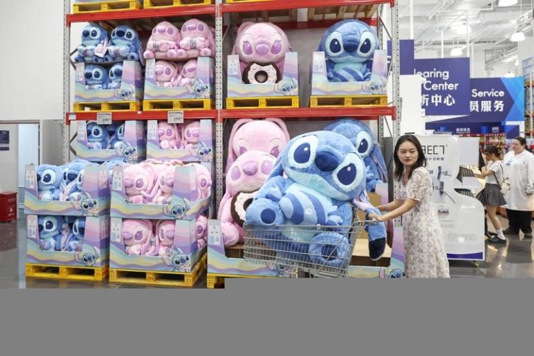 作为沃尔玛旗下的全球大型仓储式会员制商店，山姆自1996年在深圳开设中国首店以来，一直稳步发展。图为在江苏南京的山姆江北店。 （中新社）