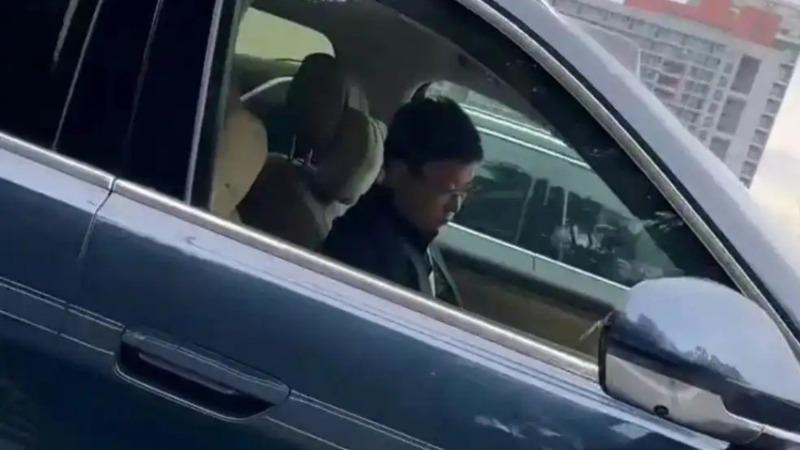 华为常务董事余承东被举报开车睡觉。(视频截屏)
