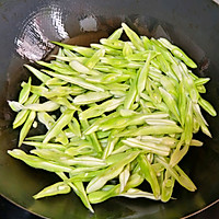 #纳福汇轻松喷出美味#白芸豆炒猪头肉的做法图解3