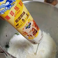 #鹰唛新食尚#开心果酱小餐包的做法图解1