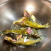 昂刺鱼松茸简单营养小朋友最爱的鱼汤的做法图解5