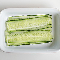盐渍青瓜虾仁滑蛋饭的做法图解2