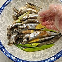 #纳福汇轻松喷出美味#香煎多春鱼的做法图解4