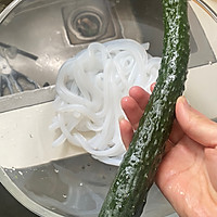 凉拌黄瓜凉粉的做法图解1