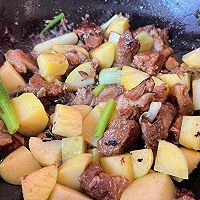 #做川菜用豪吉#川香土豆炖排骨的做法图解2