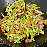 #纳福汇轻松喷出美味#白芸豆炒猪头肉的做法图解6