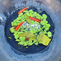 砂锅蚕豆煲的做法图解4