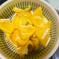 鲜鱿鱼炒彩椒的做法图解2