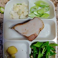 豆角炒肉的做法图解1