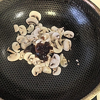 #纳福汇轻松喷出美味#黑椒口蘑意面的做法图解6
