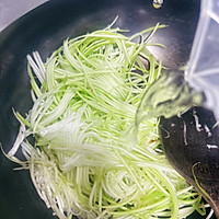 清爽低脂!瓠瓜炒虾仁的做法图解5