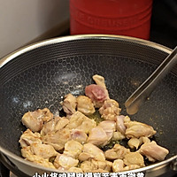 馋哭隔壁小孩的滑蛋鸡肉饭在家也能轻松复刻!的做法图解3