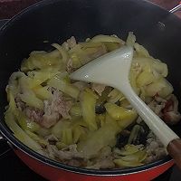 炒咸菜的做法图解3
