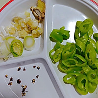 尖椒肉丝的做法图解1