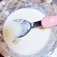 #鹰唛新食尚#【雀巢】彩虹饮食炼乳鲜果奶酪冰激凌的做法图解3