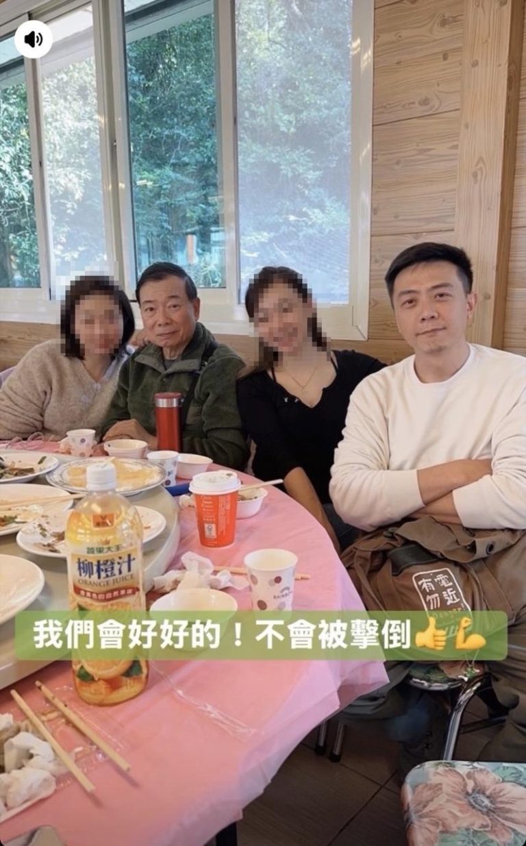 廖峻女兒PO出全家福照。圖／摘自臉書