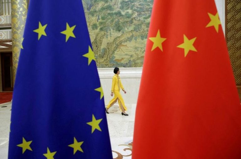 欧盟理事会及执委会两位主席昨天向中国领导人习近平表达将「深化伙伴关系」，今天习近平赴俄访问，形同戳刺欧中关系的一大痛点。美联社