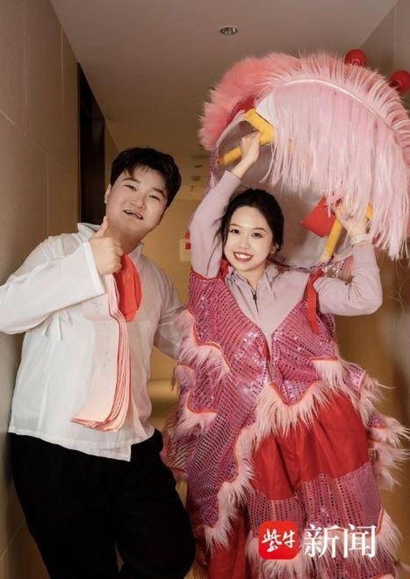 赵小姐和先生表演了一段舞狮。(取材自紫牛新闻)