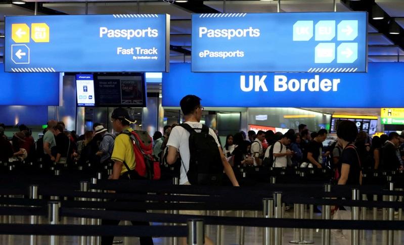 英国政府将缩紧签证规范以限制移民。（路透）