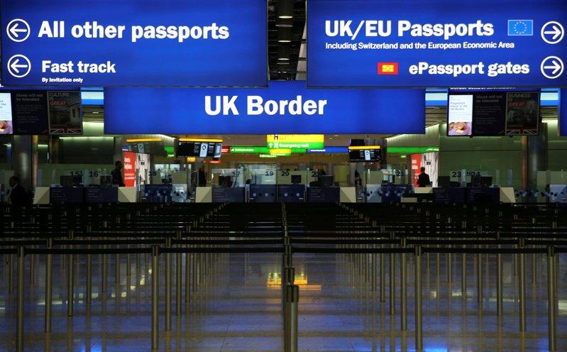 英国政府将缩紧签证规范以限制移民。（路透）
