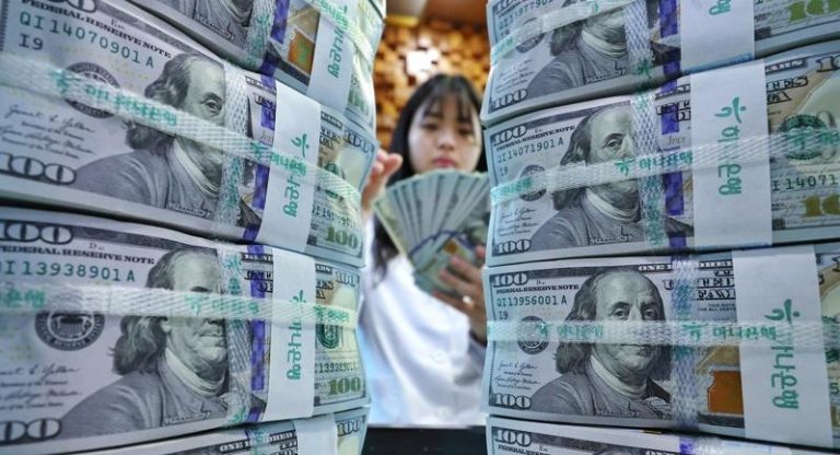 近来美国资产遭遇卖压、资金转向欧洲。（欧新社）