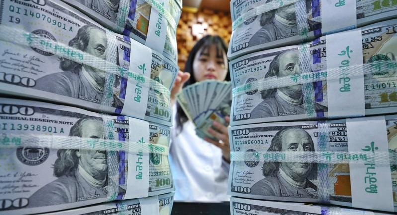 近来美国资产遭遇卖压、资金转向欧洲。(欧新社)