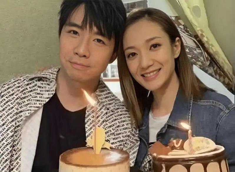俞灏明(左)疑官宣和王晓晨的婚讯。(取材自微博)