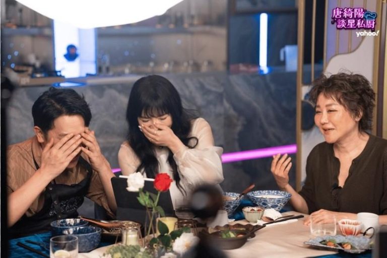 蓝心湄（右）自曝已经很久没有性生活。(图／「Yahoo唐绮阳谈星私厨」提供)