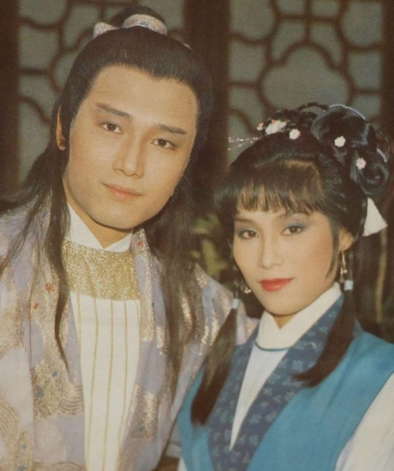苗侨伟(左)和杨盼盼是1983版「射雕英雄传」中的杨康和穆念慈。(取材自微博)