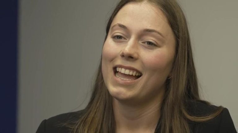 澳洲选委会今天正式公告选举结果，21岁女子华克（Charlotte Walker，图）确定当选，成为该国史上最年轻参议员。美联社
