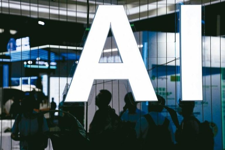AI热潮未见消退，脸书母公司Meta拟投资美国AI新创公司Scale AI，金额可能超过100亿美元。（路透）