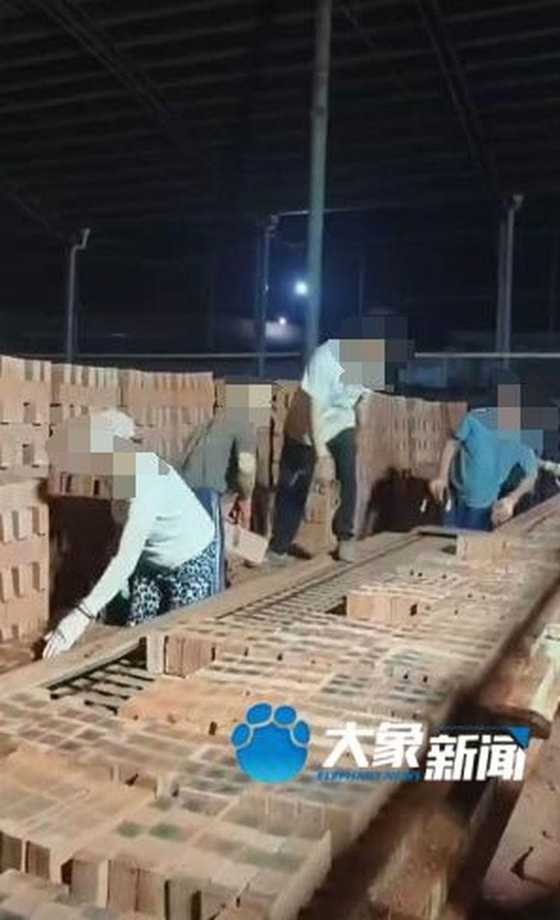工人工作画面。(取材自大象新闻)