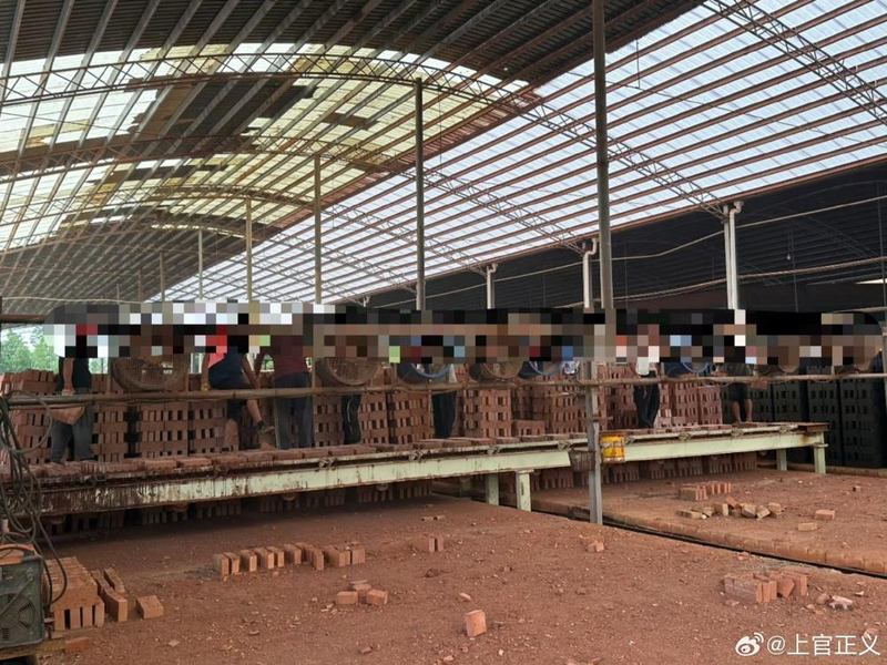 工人工作画面。（取材自大象新闻）