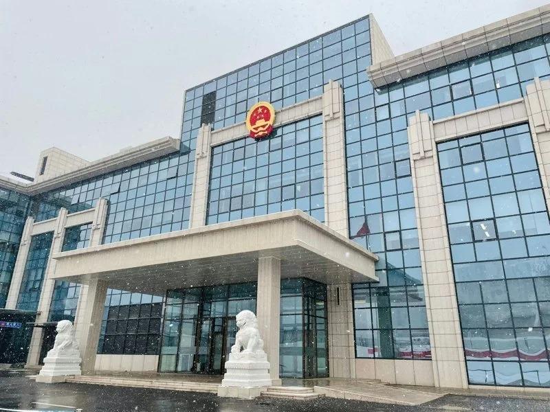 网传北京三中院法官白彬照片。（取材自X平台）
