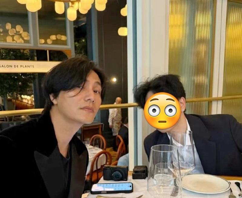 陈坤(左)罕见分享和儿子陈尊佑的合照。(取材自微博)